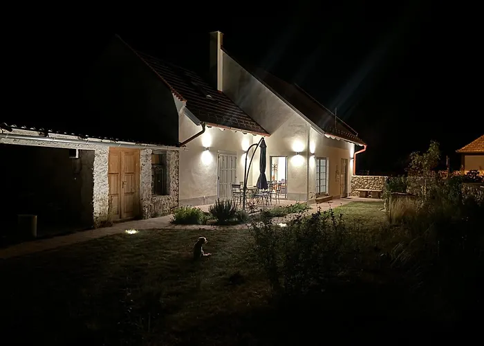 Lapillo Vendeghaz Willa Köveskál